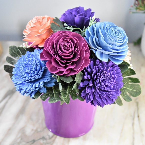 The violet color wheel. Sola wood flowers arranged in striking contrasts - Picture 2 of 9